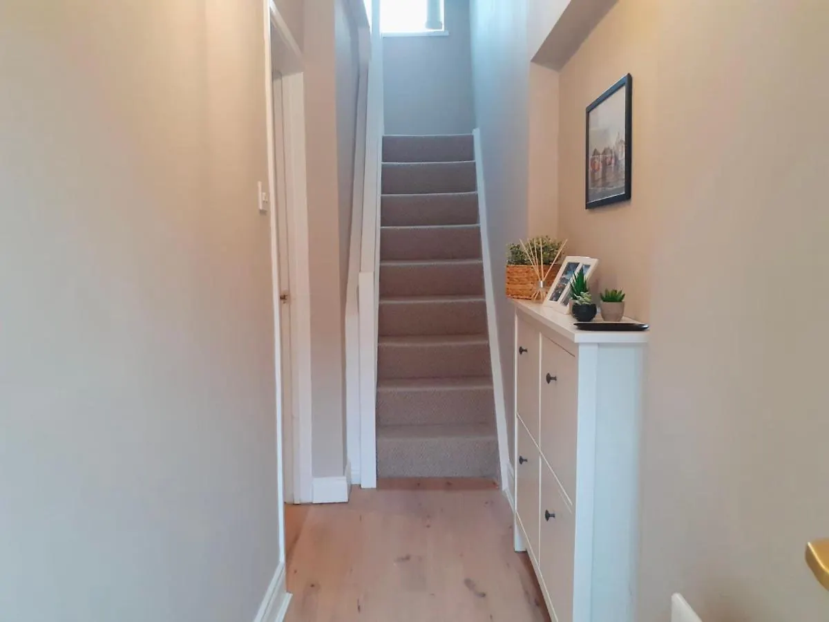 J&S Downtown Sky Attic House Apartment Belfast 0*,  United Kingdom