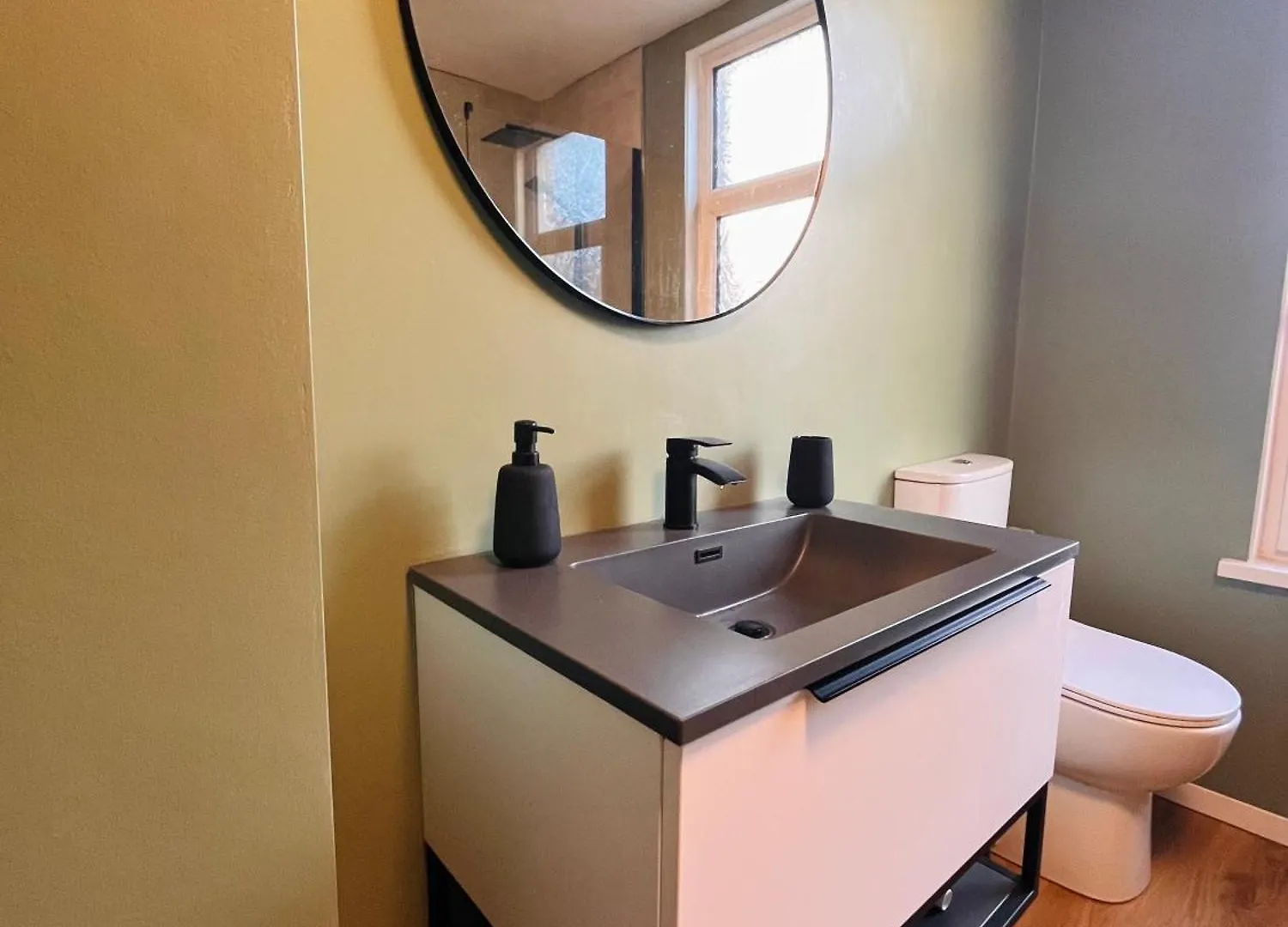 J&S Downtown Sky Attic House Apartment Belfast United Kingdom