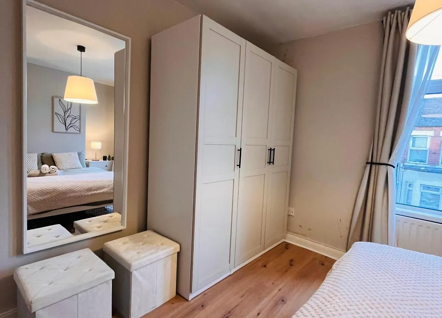 Homestay J&S Downtown Sky Attic House Apartment Belfast